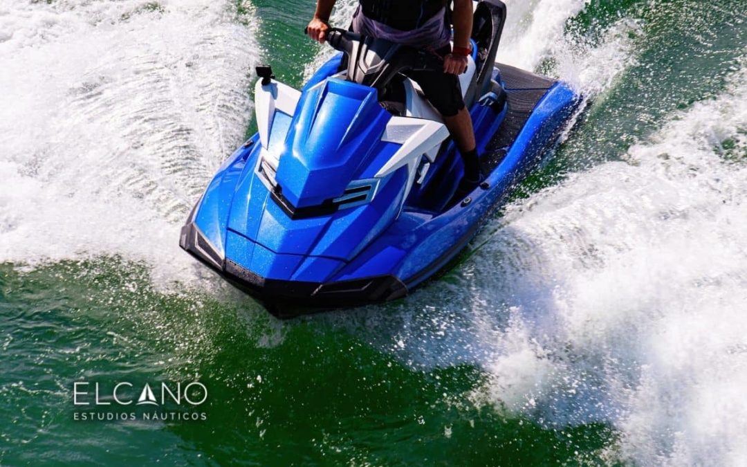 ¿Qué título necesitas para poder llevar una moto de agua este verano?